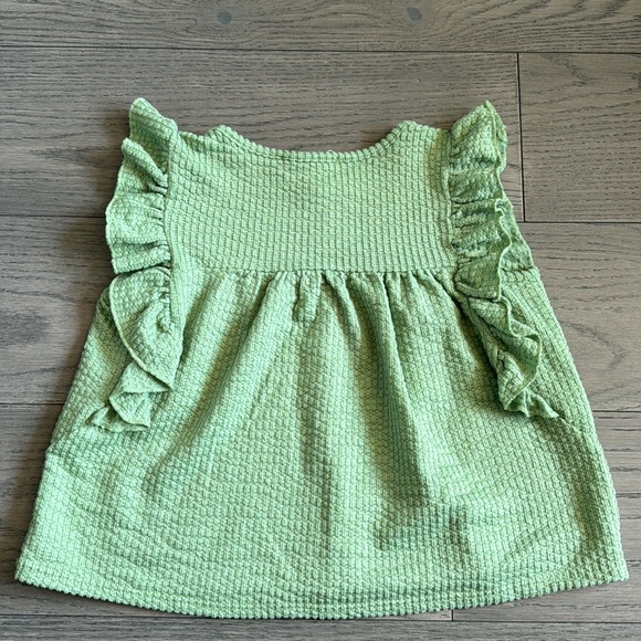 Green Frilly T Shirt - girls size small - Picture 3 of 3